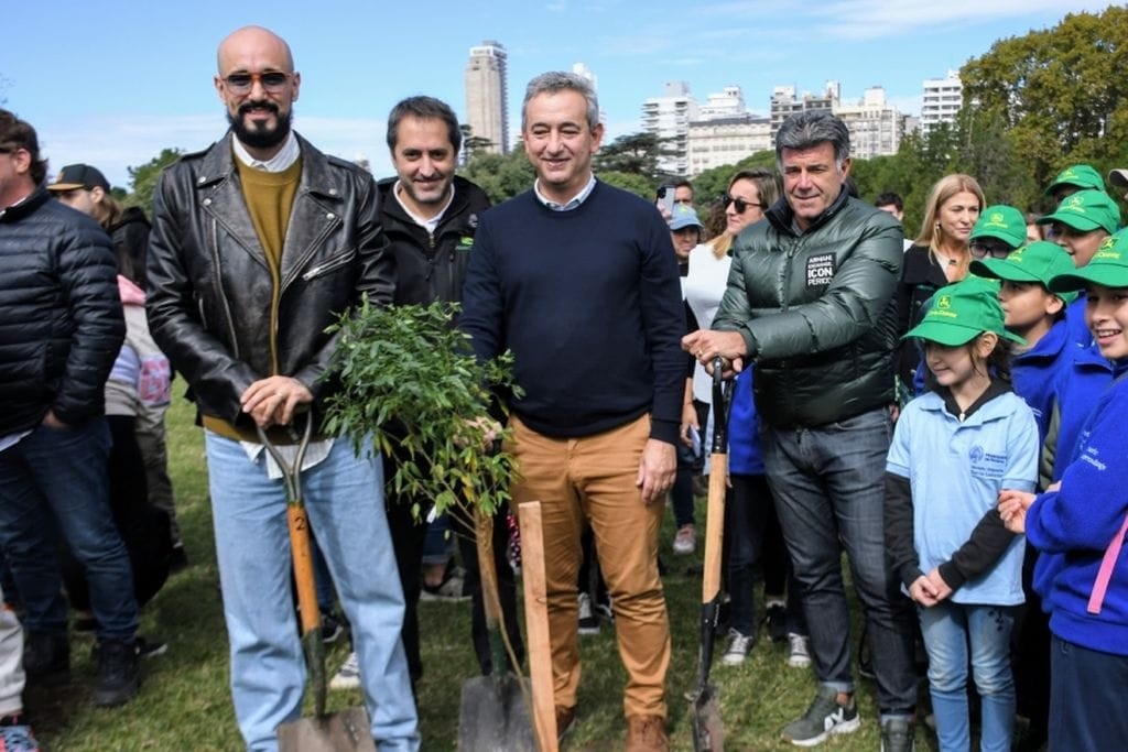 Abel Pintos volverá a plantar 50 árboles este jueves en Rosario | Rosario y la región