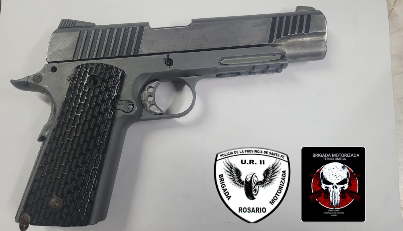 Detuvieron a dos jóvenes con un arma de utilería en el centro | Rosario y la región