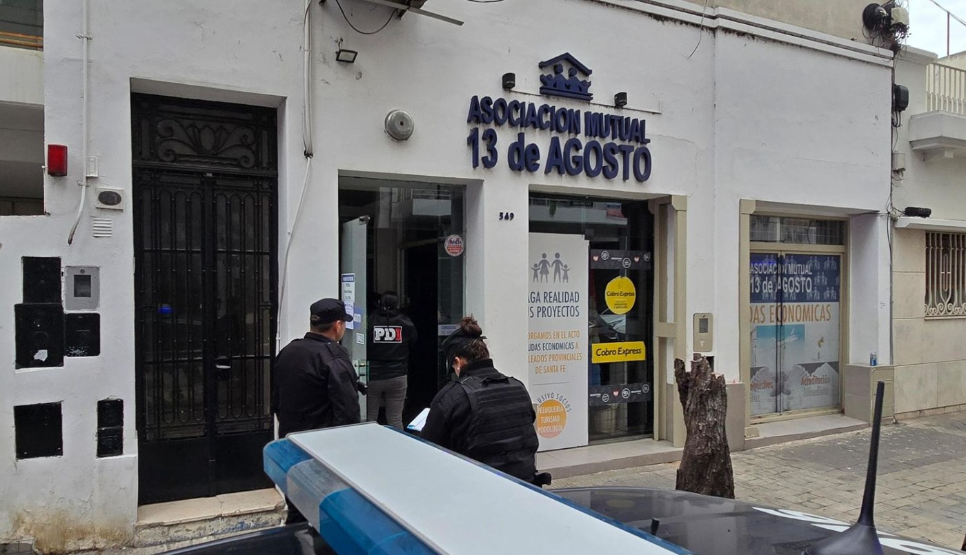 Robo a una mutual céntrica: rompieron la reja con una amoladora para ingresar | Rosario y la región