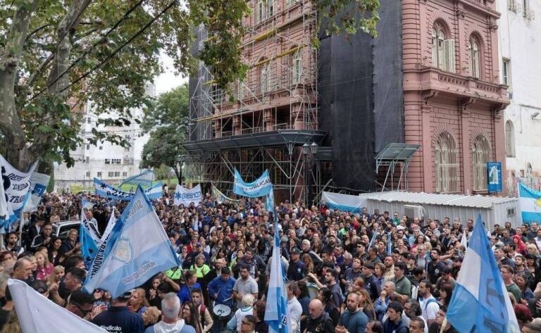 Asamblea y protesta de trabajadores municipales: anuncian un paro de 48 horas | Rosario y la región