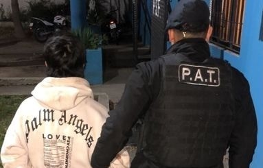 Zona sur: detuvieron a un joven que entró a robar a una heladería de Rosario con una pistola falsa | Rosario y la región