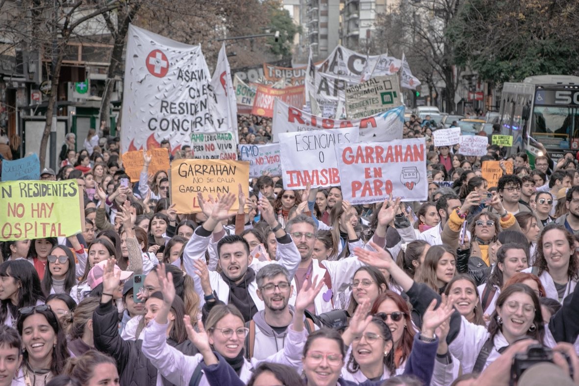 El Gobierno aumentó los salarios a residentes del Garrahan | Información General