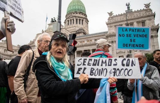 Con el quórum al filo y el apoyo de la calle, la oposición busca sesionar por jubilaciones y discapacidad | Política y Economía