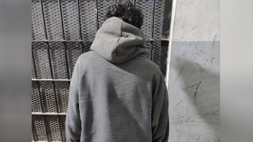 Caminaba por los techos en la zona oeste y terminó detenido: estaba prófugo desde 2017 | Rosario y la región