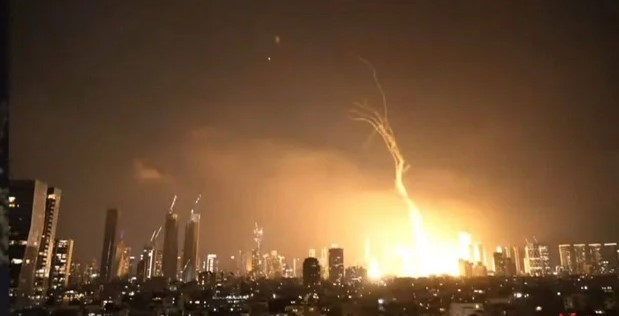 Irán lanzó más de 200 misiles y hay explosiones en Tel Aviv y Jerusalén | Internacionales
