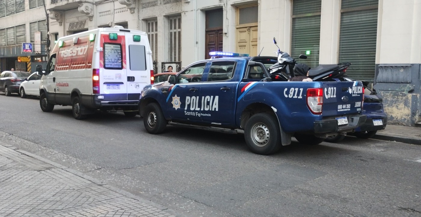 Lo arrastró casi 50 metros para robarle el celular y quedó detenido | Rosario y la región