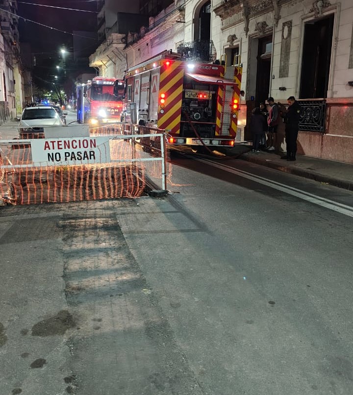 Incendio en una residencia estudiantil: evacuaron el edificio y no hay heridos | Rosario y la región