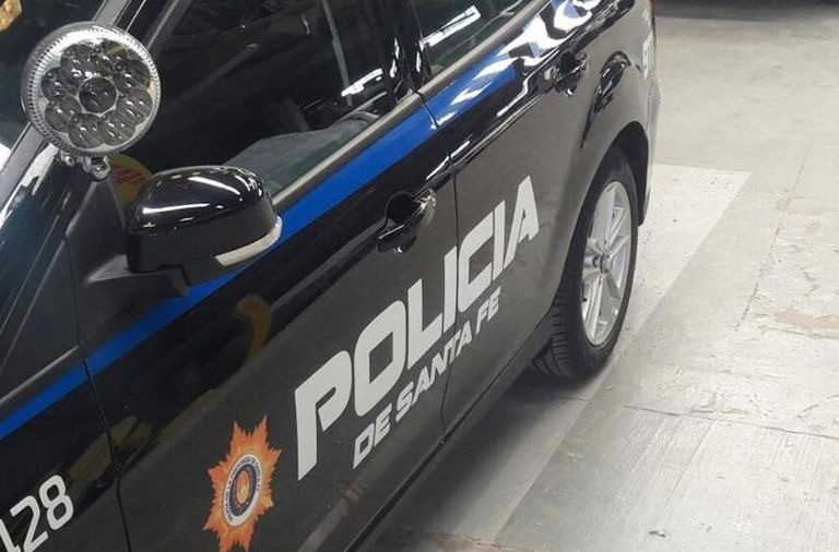 Un hombre fue arrestado tras amenazar a su hija con un arma en Rosario | Rosario y la región