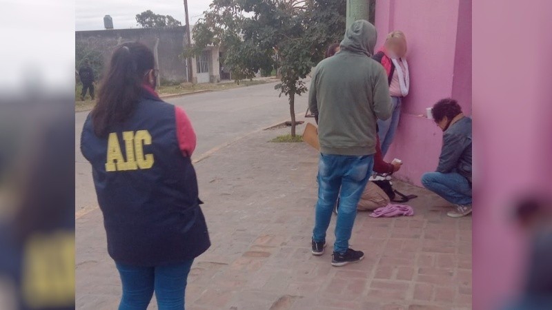 Extorsiones desde la cárcel: juzgan a la pareja de un recluso que cobraba “protección” a comerciantes | Rosario y la región