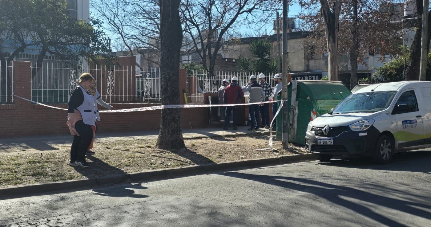 Alarma en una escuela por fuerte olor a gas: era líquido de garrafa en un contenedor | Rosario y la región