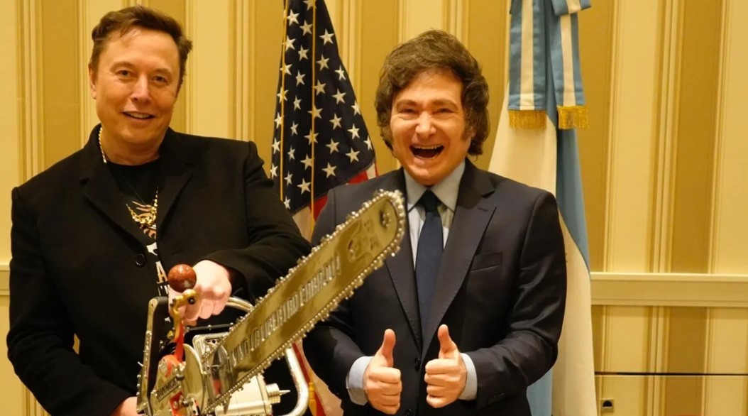 Elon Musk le soltó la mano a Javier Milei: "Me dio la motosierra y la mostré, pero me faltó empatía" | Política y Economía