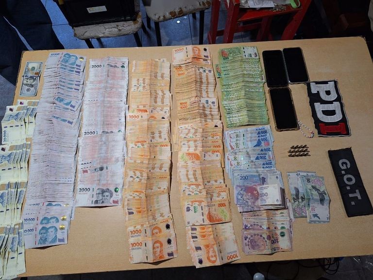 Detuvieron a seis personas por microtráfico: secuestraron drogas, armas y millones en efectivo | Rosario y la región