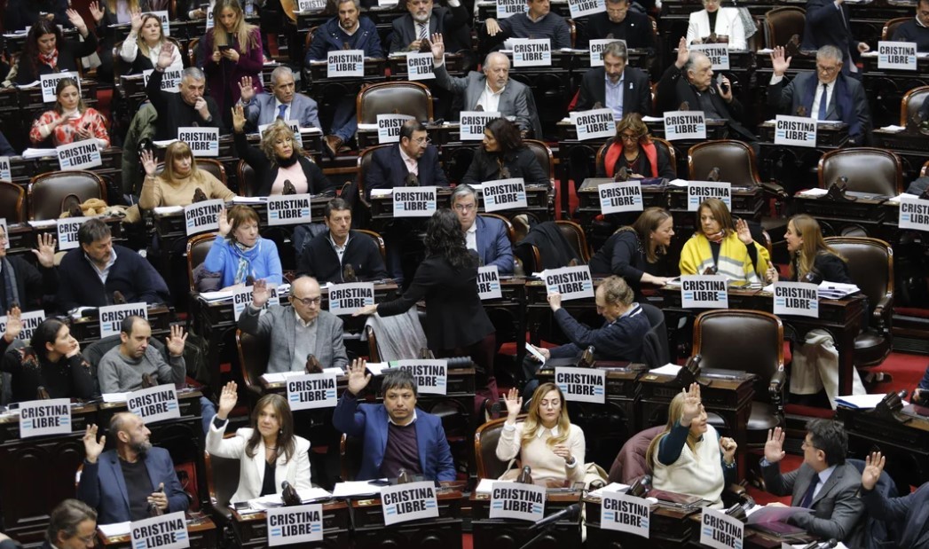 La oposición va a la carga por el Garrahan y las Universidades, con el Gobierno débil y a la defensiva | Política y Economía