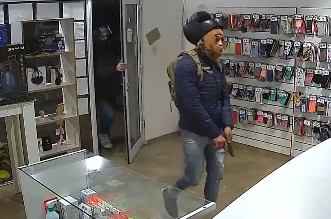 Robo a mano armada en un comercio: amenazaron al empleado y lo encerraron en el baño | Rosario y la región
