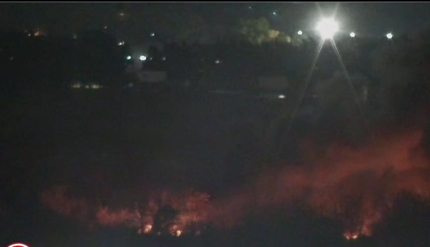 Importante quema de pastizales detrás del mercado de Fisherton: sin heridos, pero con fuerte presencia de humo | Rosario y la región