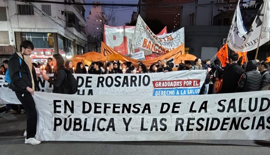 Marcha de Velas: Residentes de la Salud Pública Reclaman por Mejores Condiciones Salariales | Rosario y la región