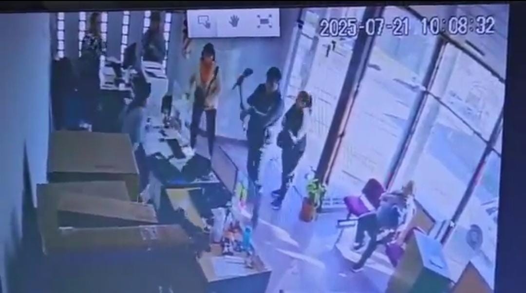 Ataque de furia en oficinas de la EPE en San Jorge | Rosario y la región