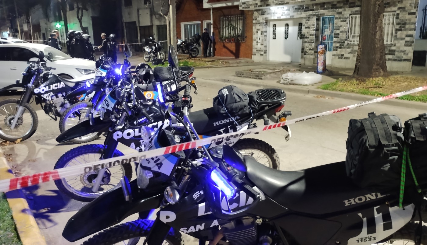 Brutal ataque a balazos a un kiosquero en la puerta de su casa | Rosario y la región