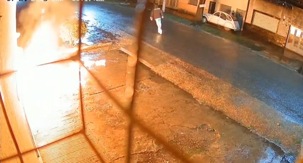 Impactante ataque: incendiaron dos locales de una misma comerciante | Rosario y la región