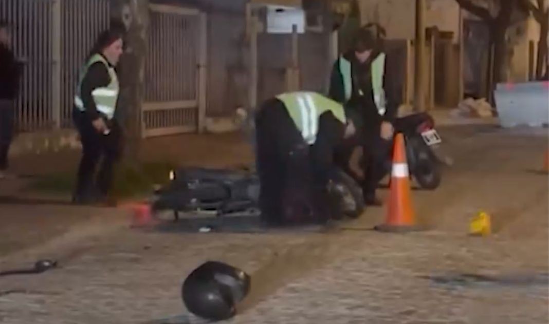 Lo pararon en un control de tránsito y respondió a los golpes | Rosario y la región