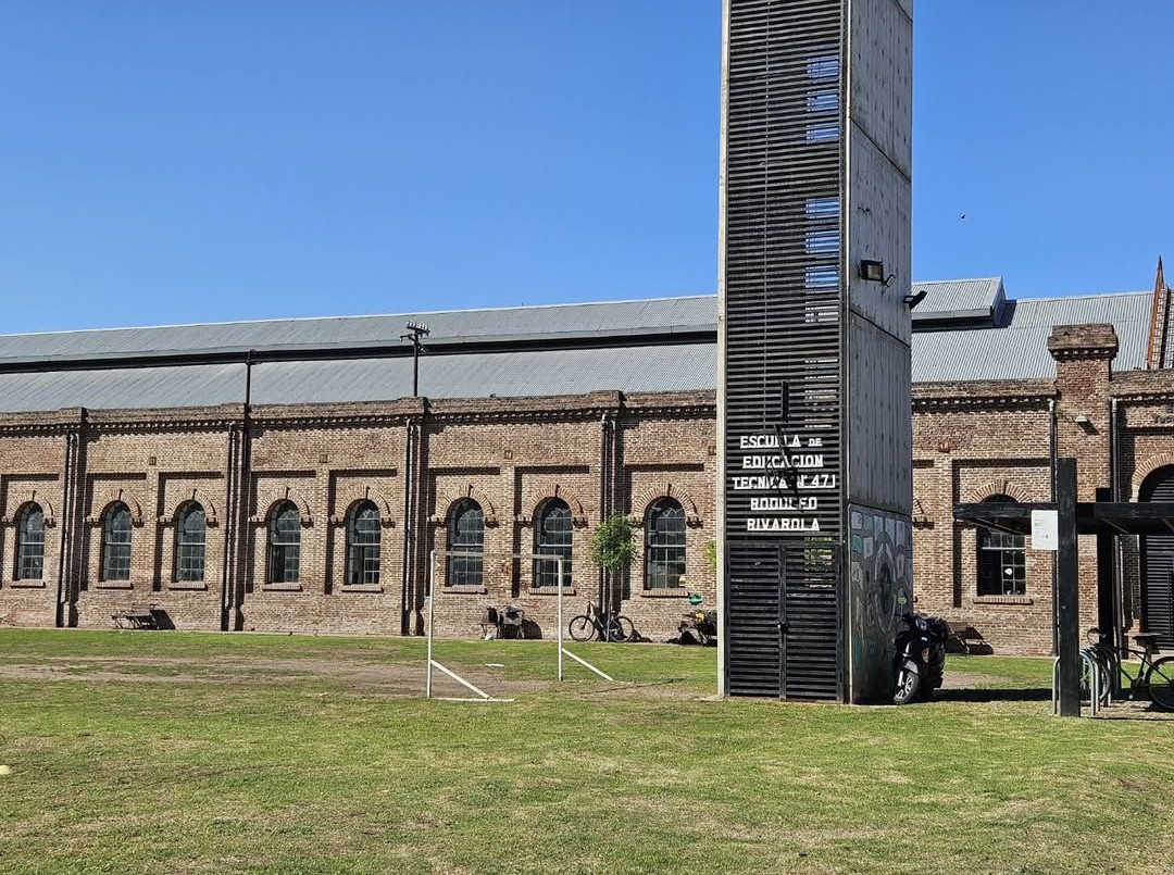 Llevó un arma a la escuela y amenazó a sus compañeros: el curso entero faltó a clases por temor | Rosario y la región