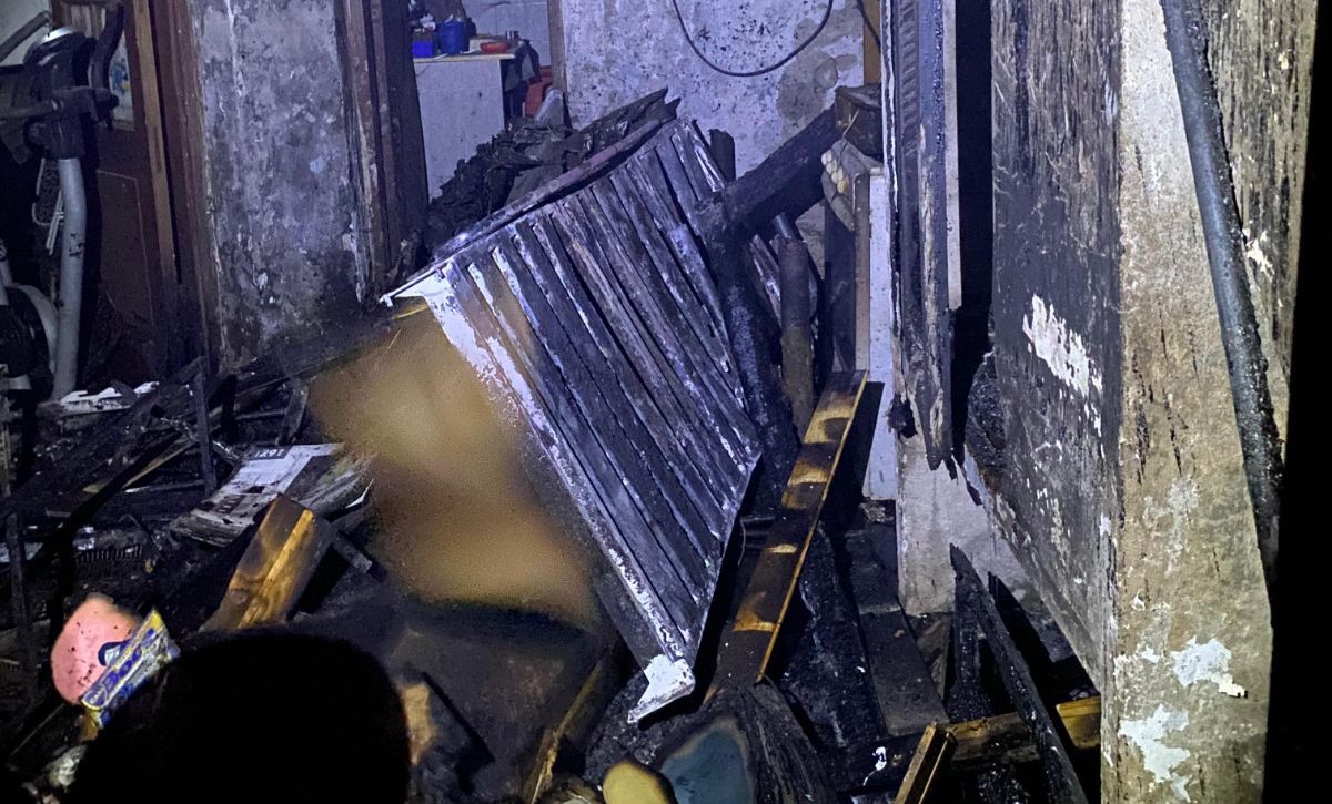 Voraz incendio en una vivienda: la policía rescató a un hombre que quedó atrapado en el interior | Rosario y la región