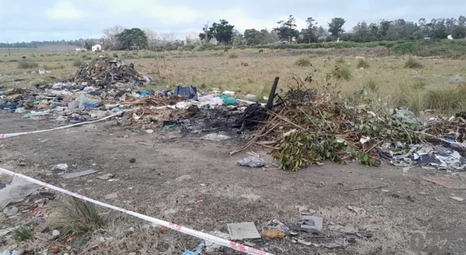 Horror en Mar del Plata: encontraron un cuerpo calcinado y con una soga en el cuello en un descampado | Información General