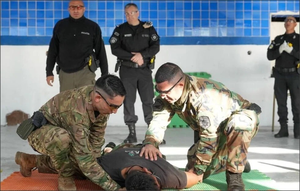 Empezó la distribución de las pistolas Taser en Santa Fe: cómo es la formación a policías para usarlas | Rosario y la región