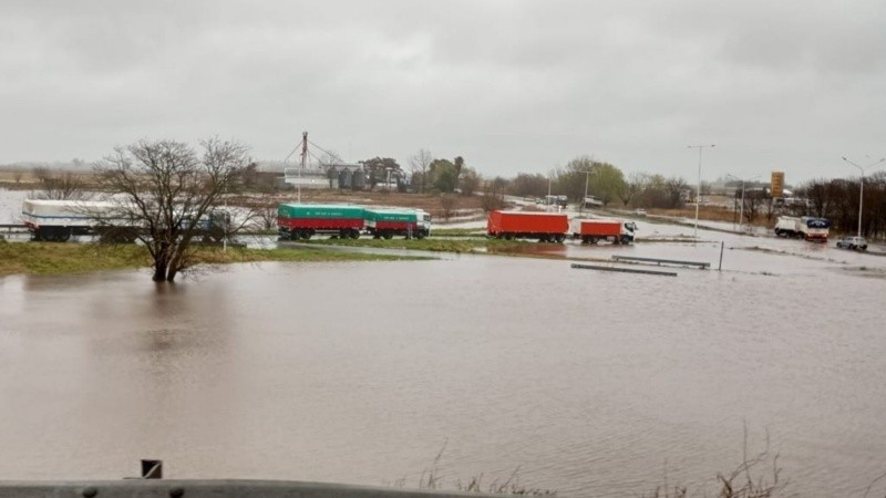 Ruta 33 cerrada por anegamientos: desvíos y caminos alternativos | Rosario y la región