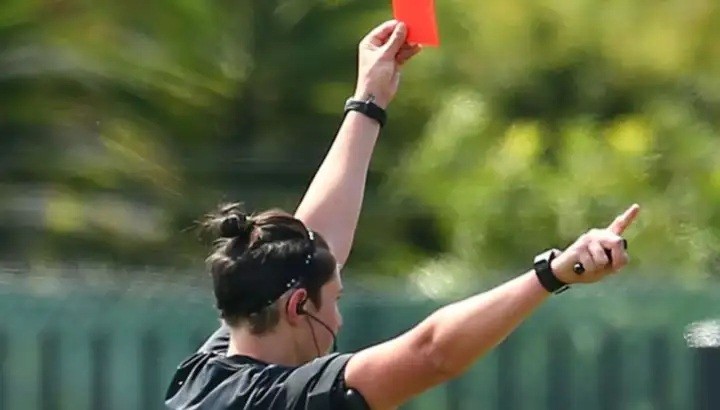 Despidieron a un periodista por comentarios machistas contra una árbitra | Información General