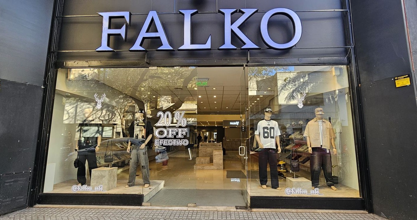 Robaron un local y fueron detenidos con la ropa que acababan de sustraer | Rosario y la región