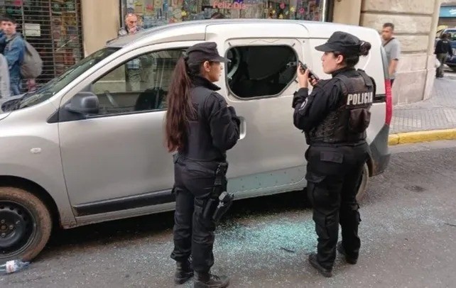 Rescatan a un perro encerrado en una camioneta en Puerto General San Martín | Rosario y la región