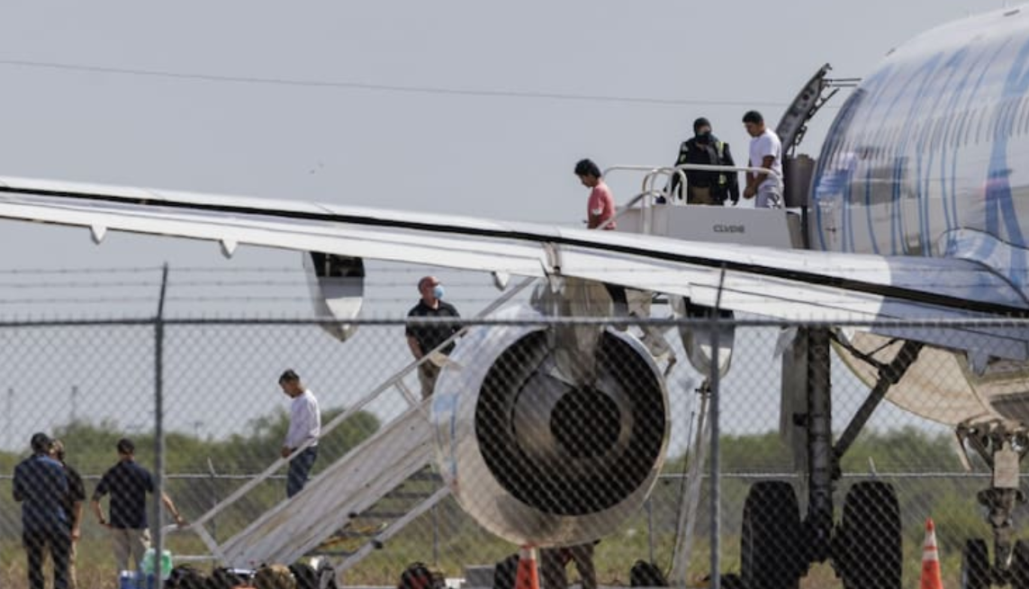 Llega el primer vuelo con argentinos deportados desde Estados Unidos | Información General