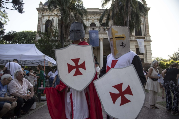 La ciudad revive el arte medieval con un homenaje a Tolkien en Villa Hortensia | Rosario y la región