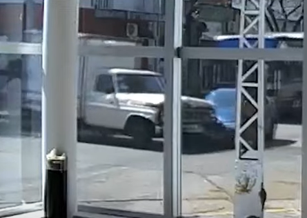 La esquina de los choques: vecinos denuncian que San Juan y Gutenberg es “una trampa” vial | Rosario y la región