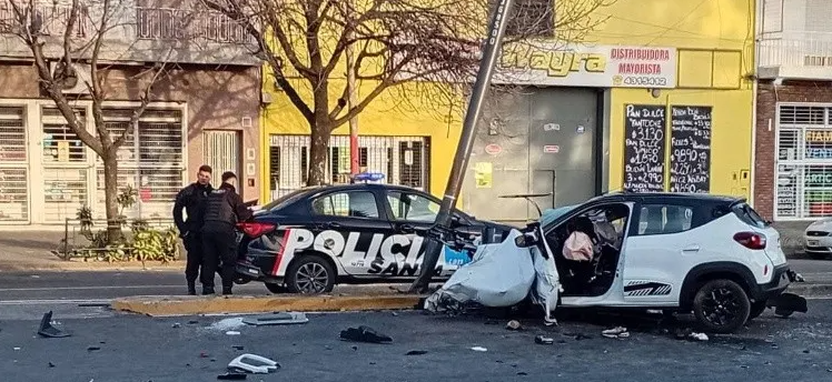 Falleció el segundo ocupante del auto que se estrelló contra una columna en avenida Ovidio Lagos | Rosario y la región