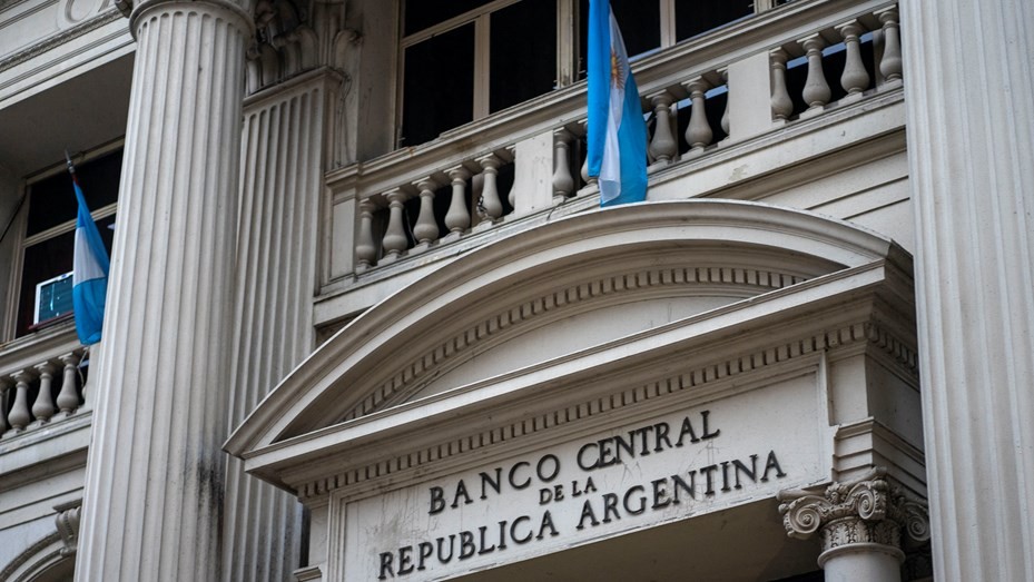 El Banco Central tuvo que vender US$678 millones para contener la suba del dólar | Información General