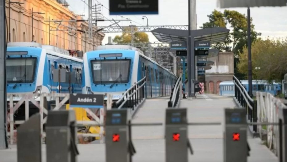 La Fraternidad: “No tomamos medidas, los trenes circulan con precaución por el estado de las vías" | Información General