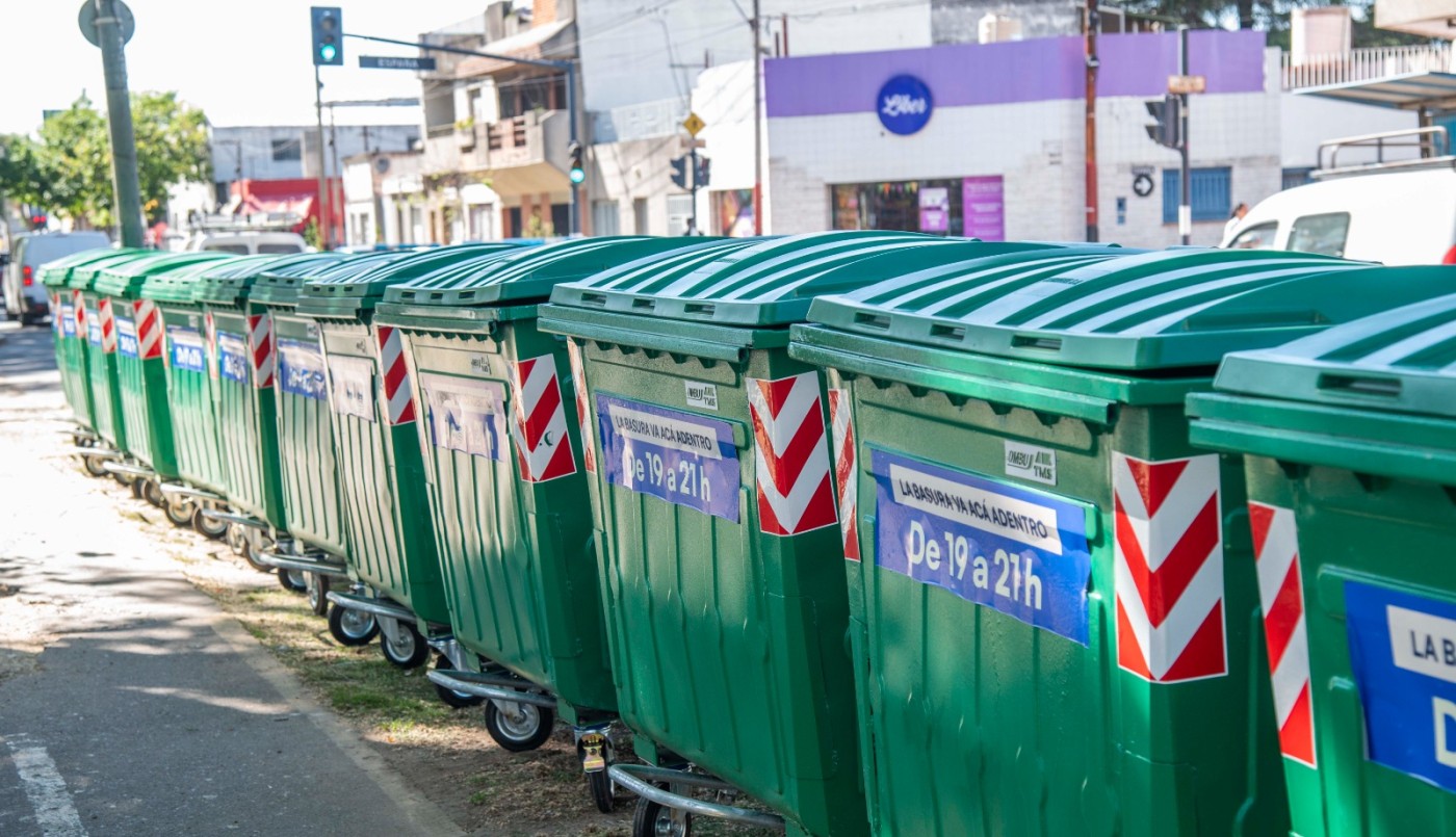 Rosario suma más de 170 nuevos contenedores en barrios del sur para reforzar la higiene urbana | Rosario y la región