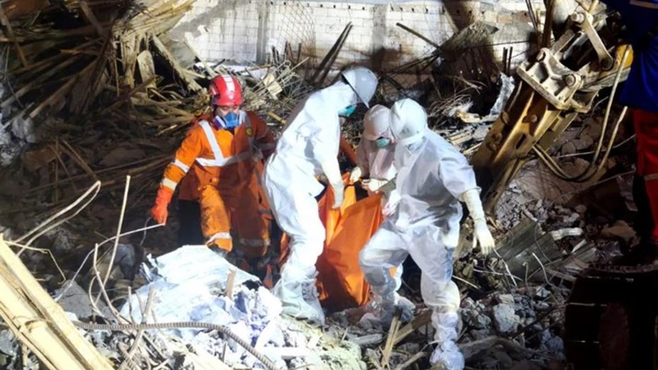 Se derrumbó una escuela en Indonesia: asciende a 53 el número de muertos | Internacionales