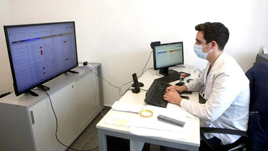 Liberaron al falso médico que atendía en la pandemia y había sido condenado a siete años de prisión | Información General