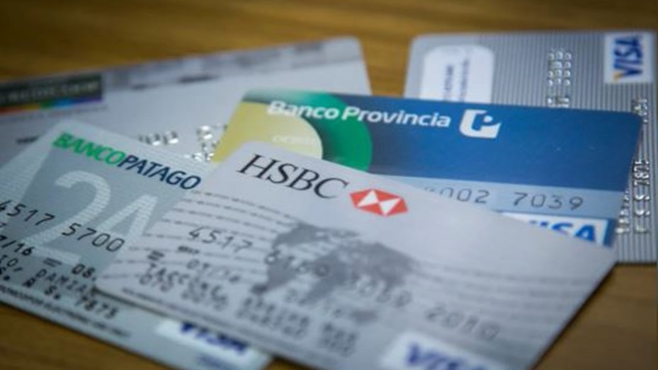 La Justicia prohíbe incluir deudas de tarjetas de crédito en saldo deudor de cuenta corriente para ejecución | Política y Economía