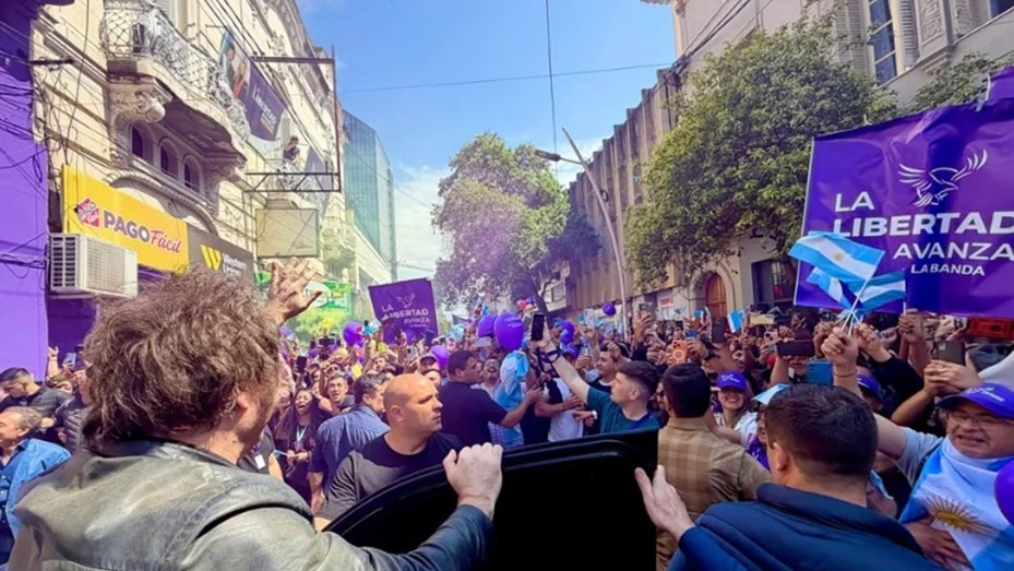 Javier Milei aludió a Cristina y desató el grito de "tobillera" en Santiago del Estero | Política y Economía