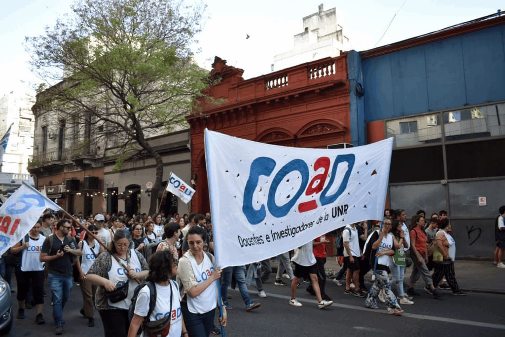 Docentes de la UNR paran 48 horas en reclamo por el cumplimiento de la Ley de Financiamiento Universitario | Rosario y la región