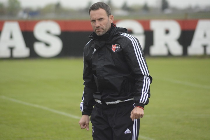 Cumbre política en Newell’s: oficialismo y oposición acordaron que Lucas Bernardi será el DT interino | Deportes