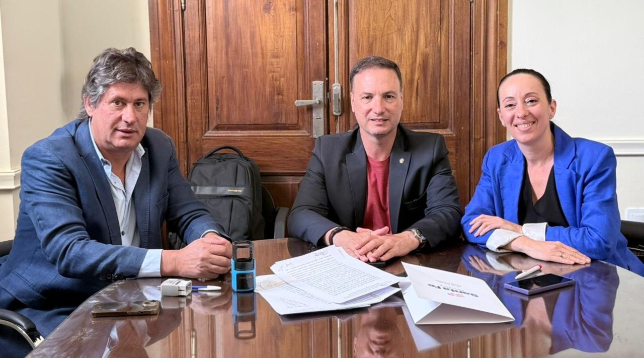 Histórico convenio en Funes: más de 20.000 vecinos de la zona oeste tendrán agua potable | Rosario y la región