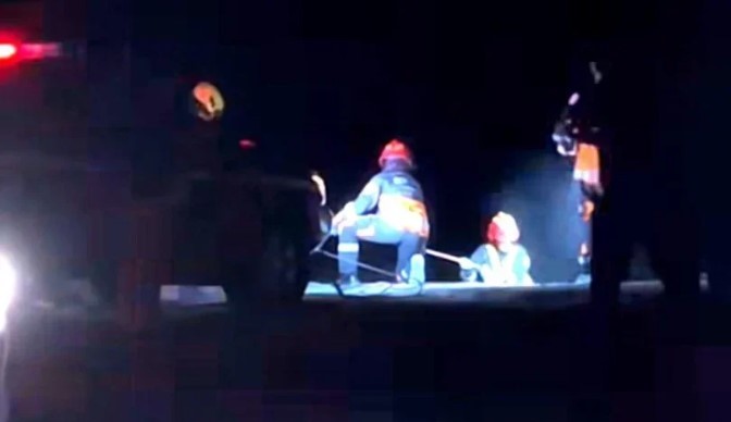 Hallaron un cuerpo maniatado y envuelto en una frazada mientras flotaba a metros de una playa en Chubut | Información General