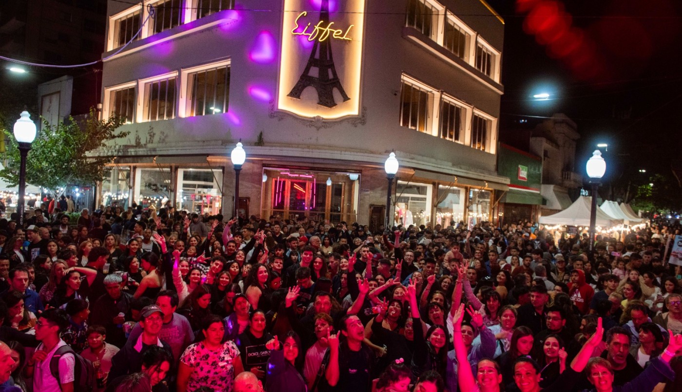 Rosario vivió una nueva Noche de Peatonales en su edición especial por el Tricentenario | Rosario y la región