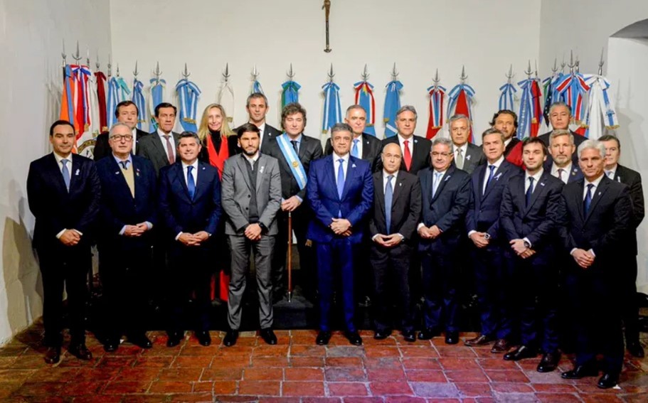 Milei recibirá a un grupo de gobernadores para discutir las reformas que impulsará en el Congreso | Política y Economía