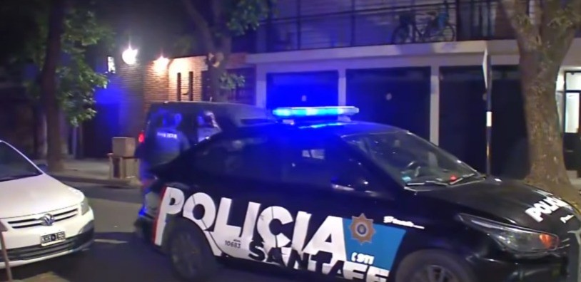 Hallaron sin vida a un hombre en su departamento y demoraron a su pareja | Rosario y la región